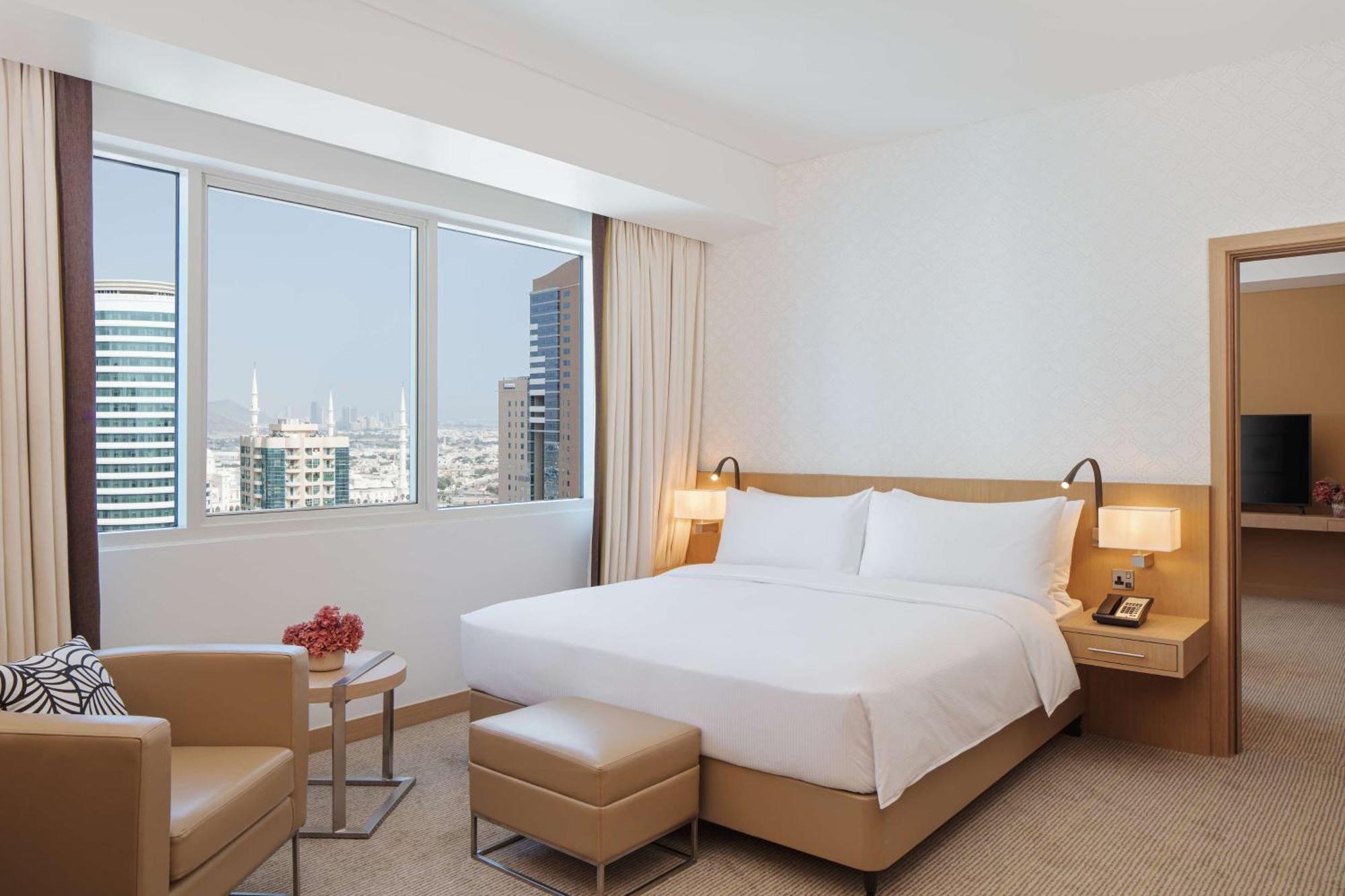 Doubletree By Hilton Fujairah City Exterior photo A bedroom at the hotel