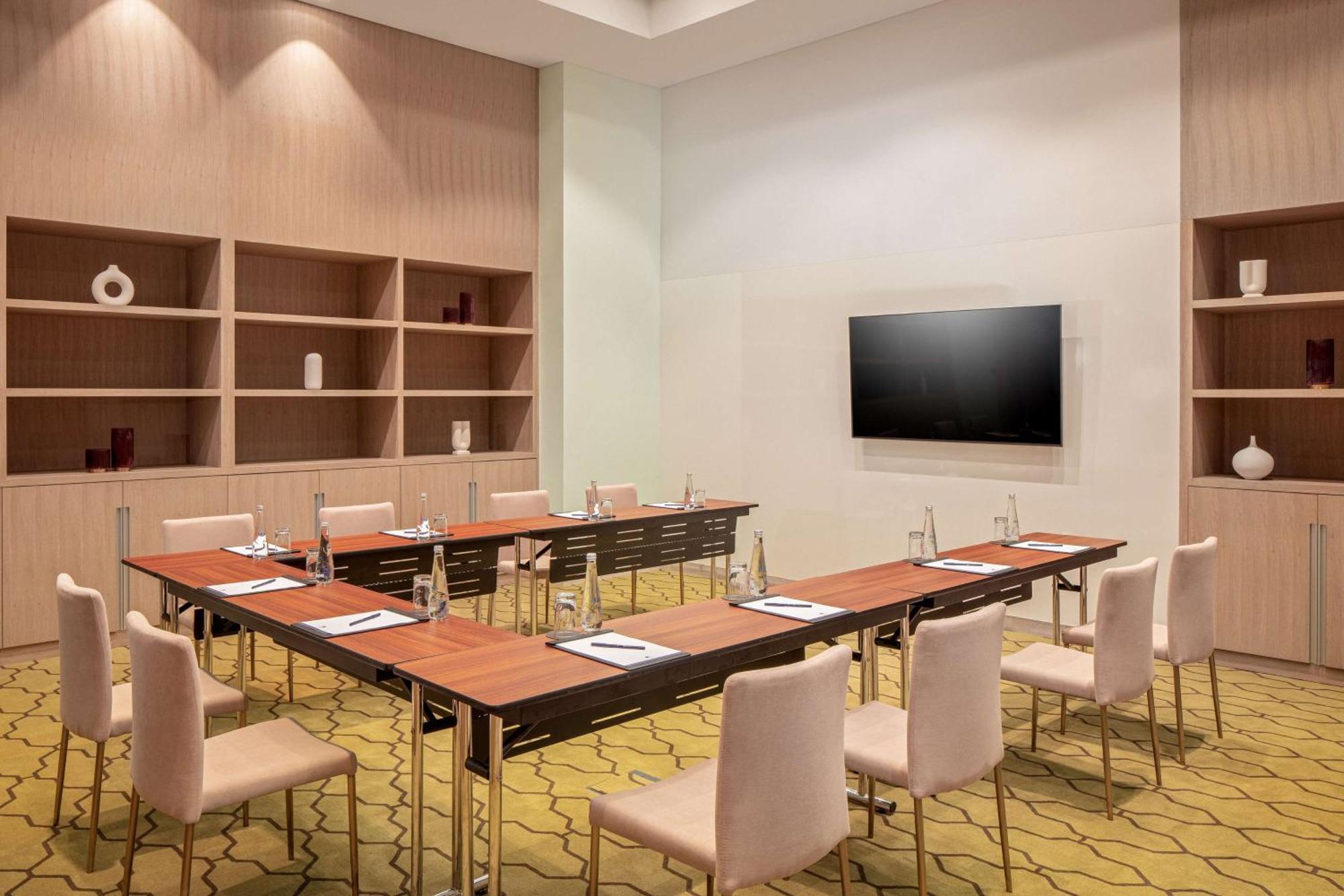 Doubletree By Hilton Fujairah City Exterior photo Meeting room