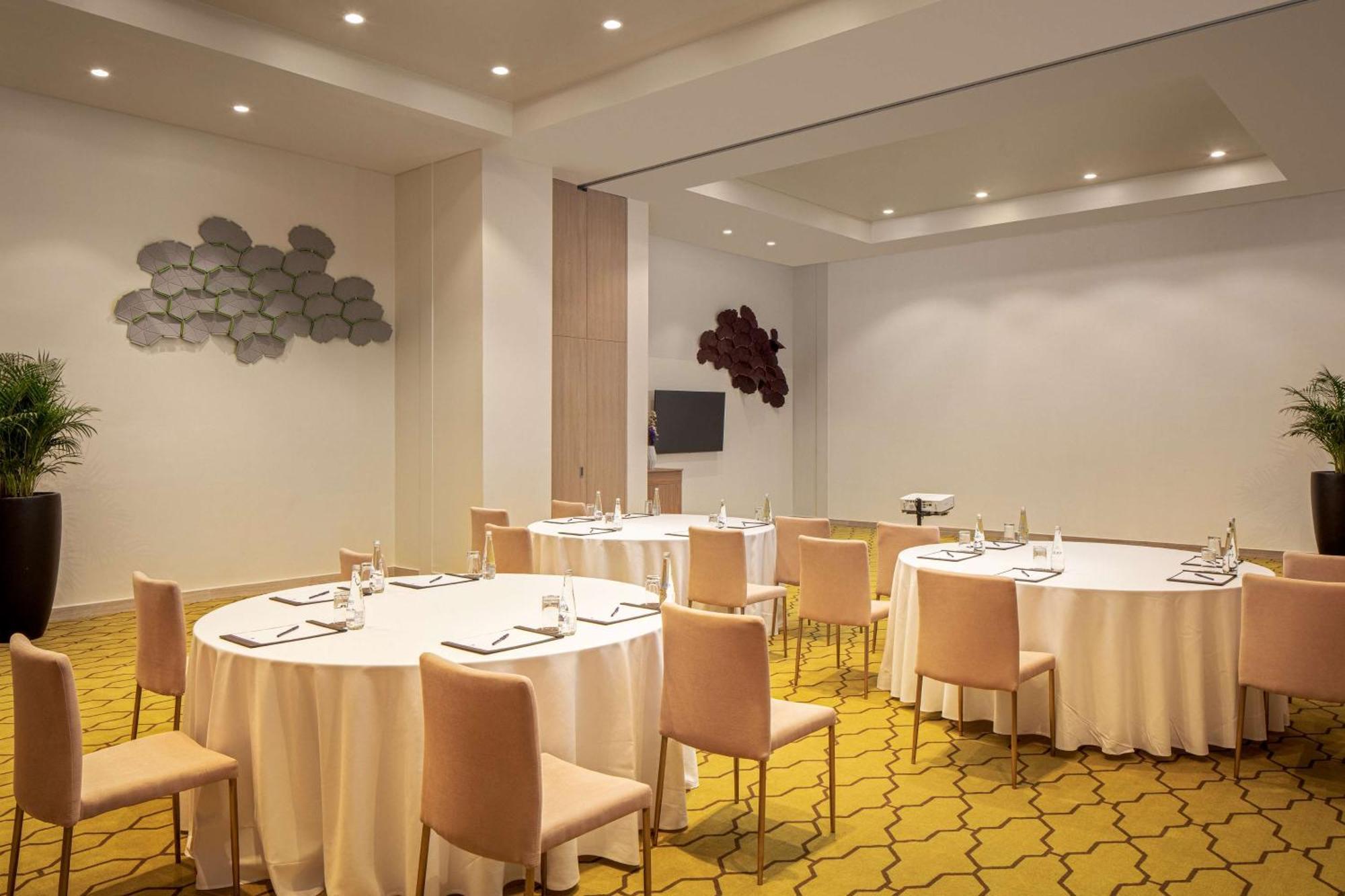 Doubletree By Hilton Fujairah City Exterior photo Meeting room