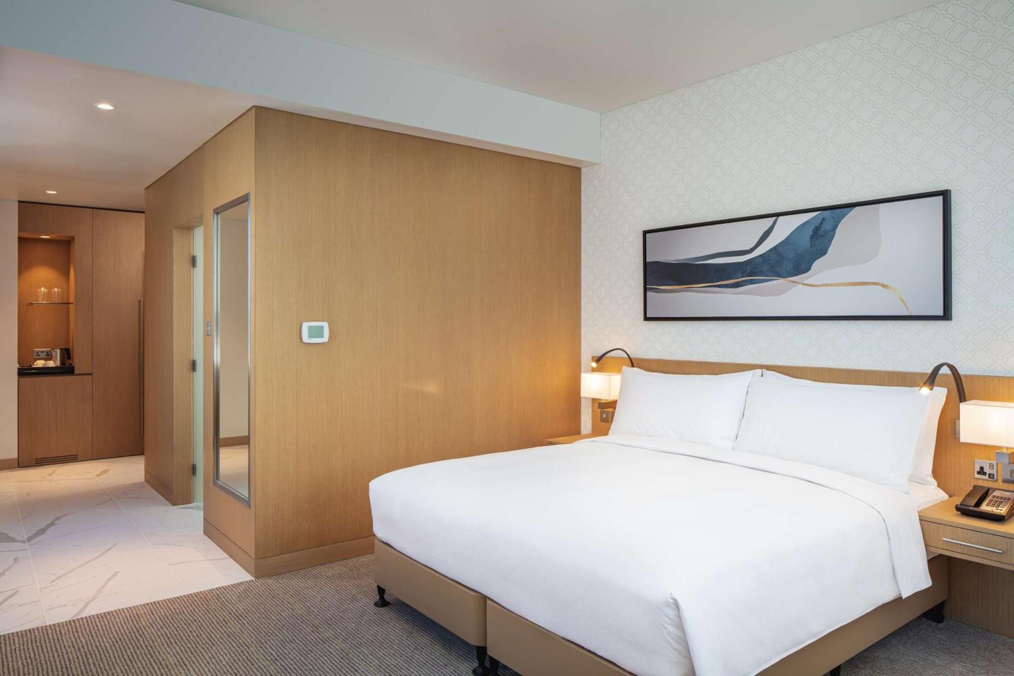 Doubletree By Hilton Fujairah City Exterior photo A bedroom at the hotel