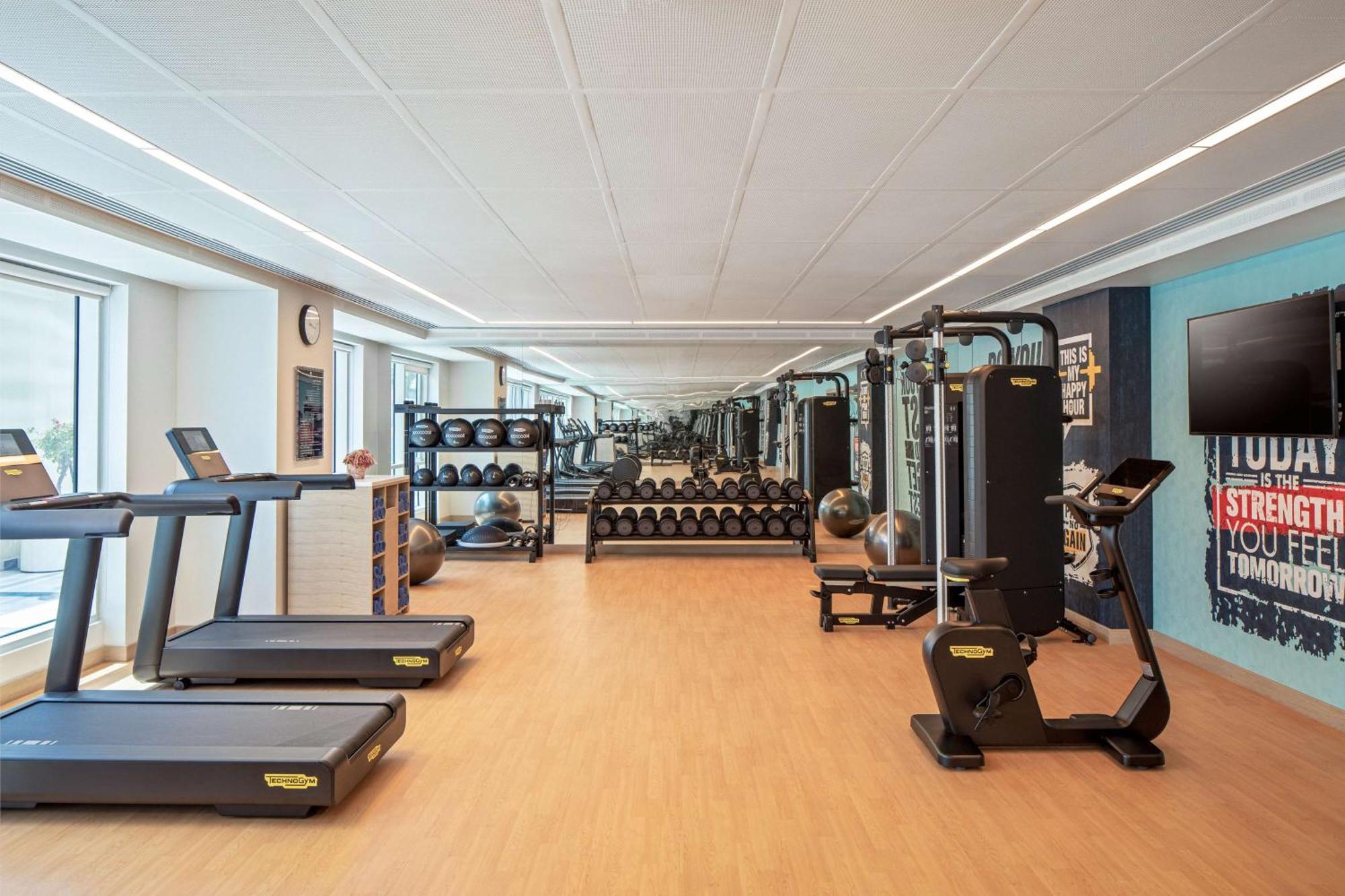 Doubletree By Hilton Fujairah City Exterior photo The gym at the hotel