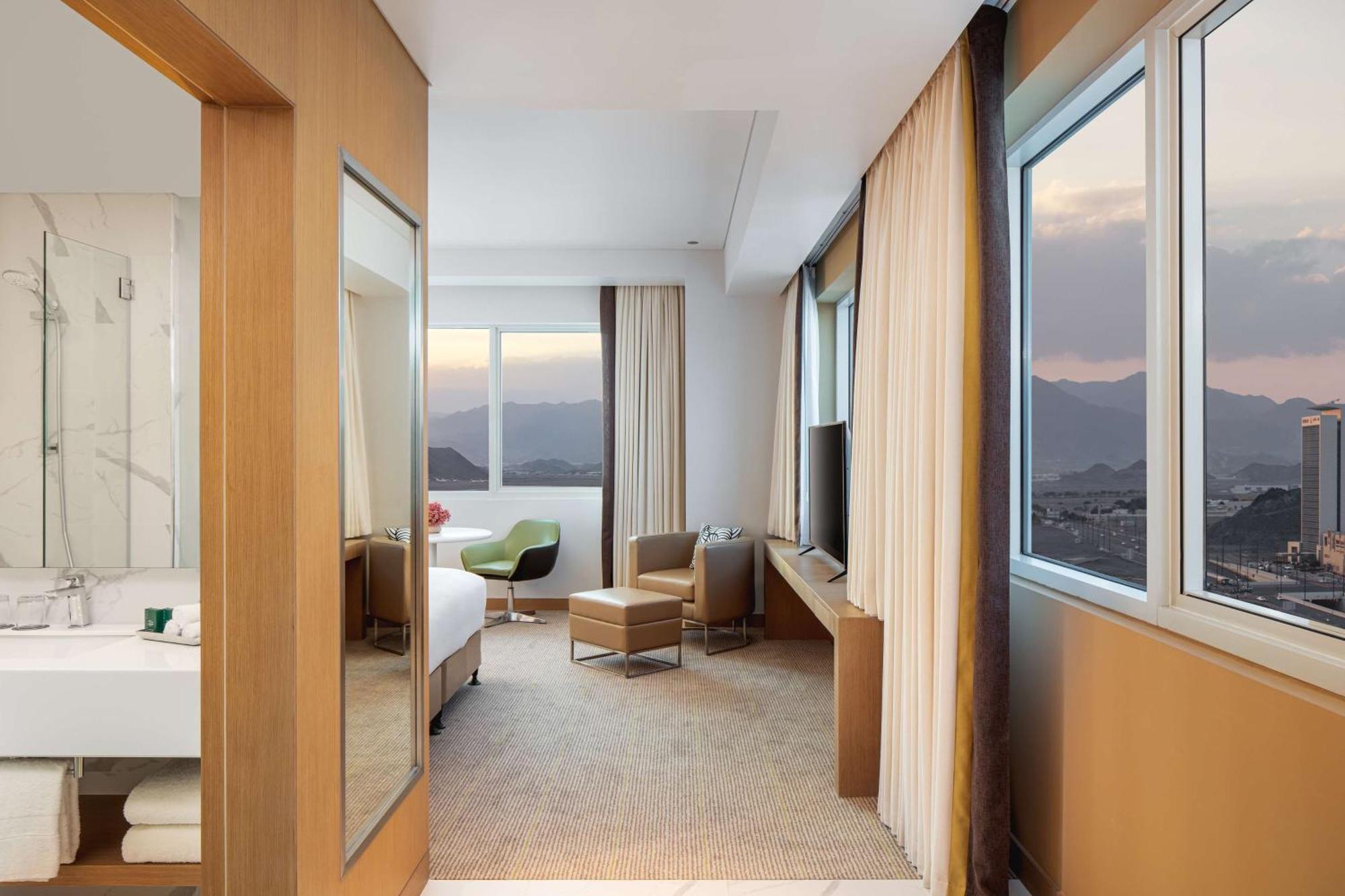 Doubletree By Hilton Fujairah City Exterior photo