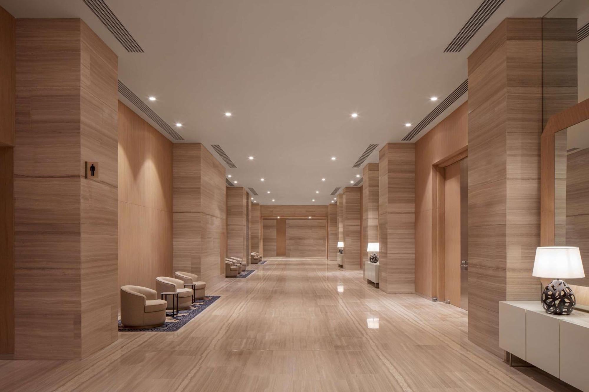 Doubletree By Hilton Fujairah City Exterior photo The interior of the hotel